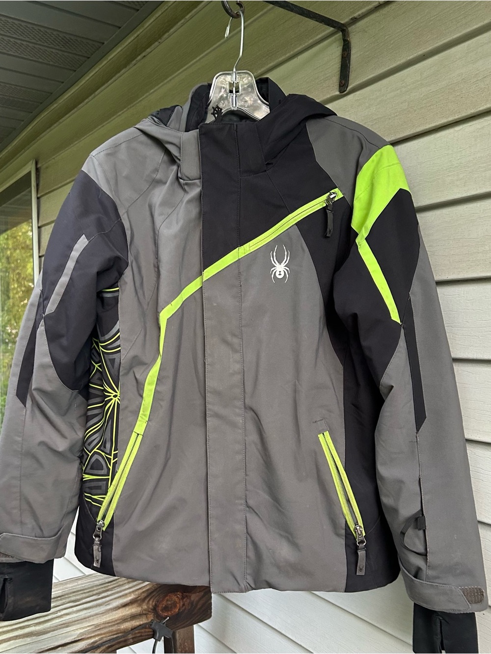 Spyder Boyās Challenger Series Ski Snow Reflective Gray/Neon Green Jacket Sz 16.